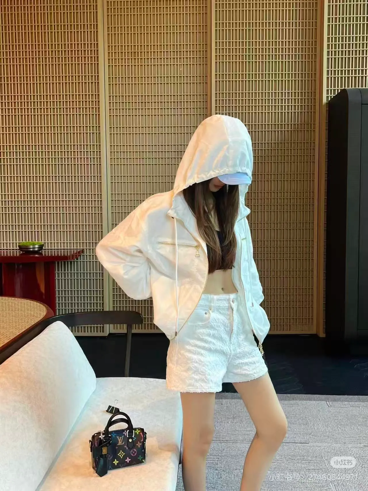 Louis Vuitton/ White